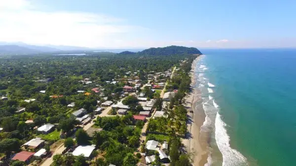 Vue de Triunfo de la Cruz, plage et cocotiers